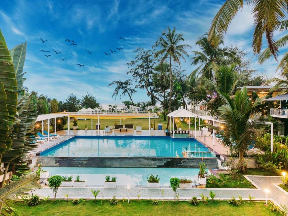 Foxoso La Beach Resort & Spa Old Goa Exterior photo