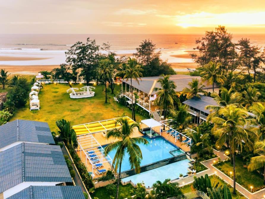 Foxoso La Beach Resort & Spa Old Goa Exterior photo